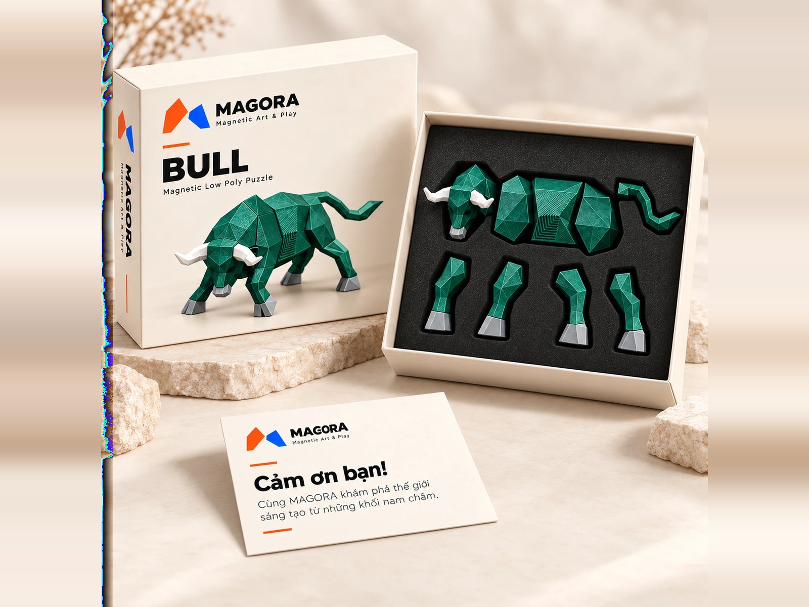 Hộp MAGORA Bull, các mảnh ghép trong khay và thiệp cảm ơn